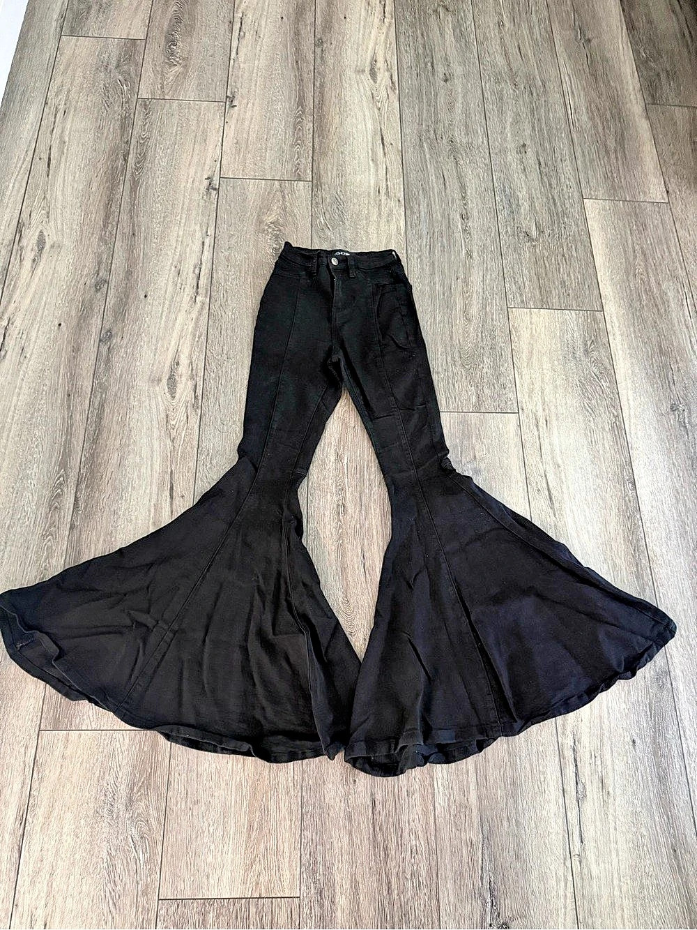 Fashion Nova western wide leg jeans